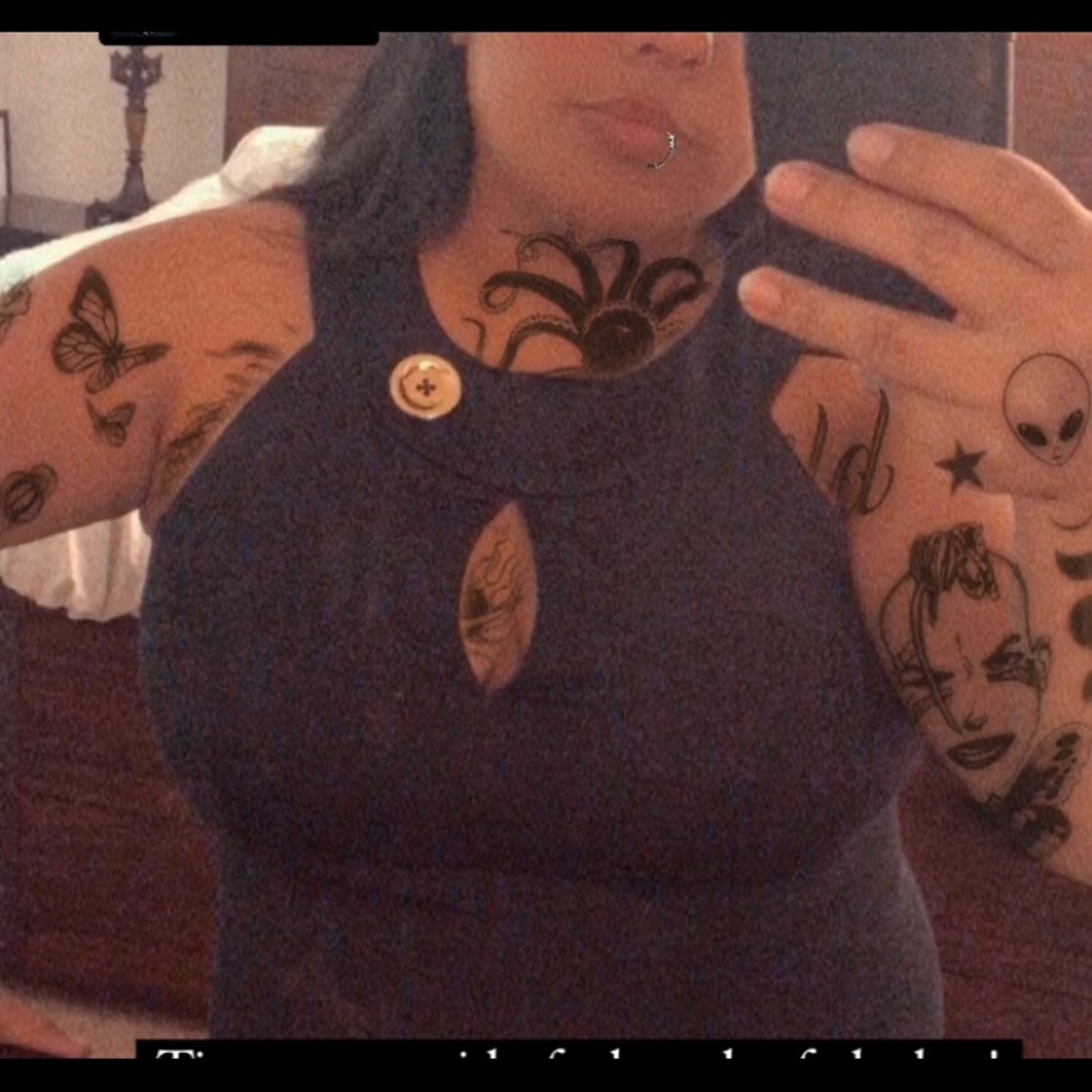 Black keyhole dress